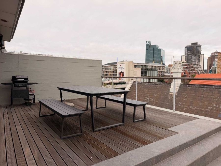 To Let 2 Bedroom Property for Rent in Green Point Western Cape